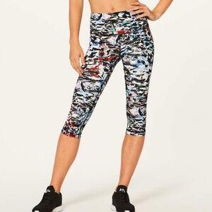 Lululemon Wunder Under Hi-Rise 1/2 Tight
Culture Clash Multi Black